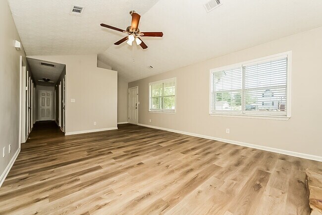 Foto del edificio - 221 Greenleaf Dr