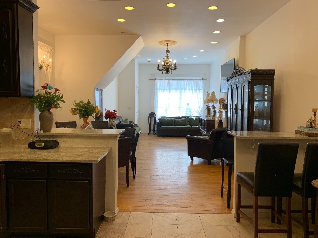 Foto principal - 365 W 116th St