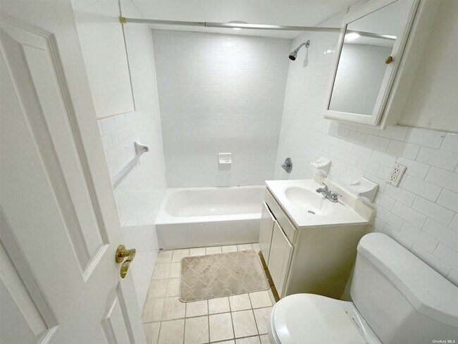 Building Photo - 84-70-84129 129th St