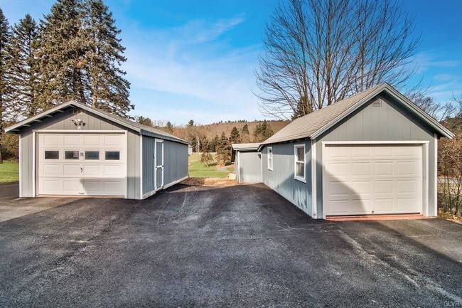 4040 Fireline Rd Palmerton Pa 18071 House For Rent In