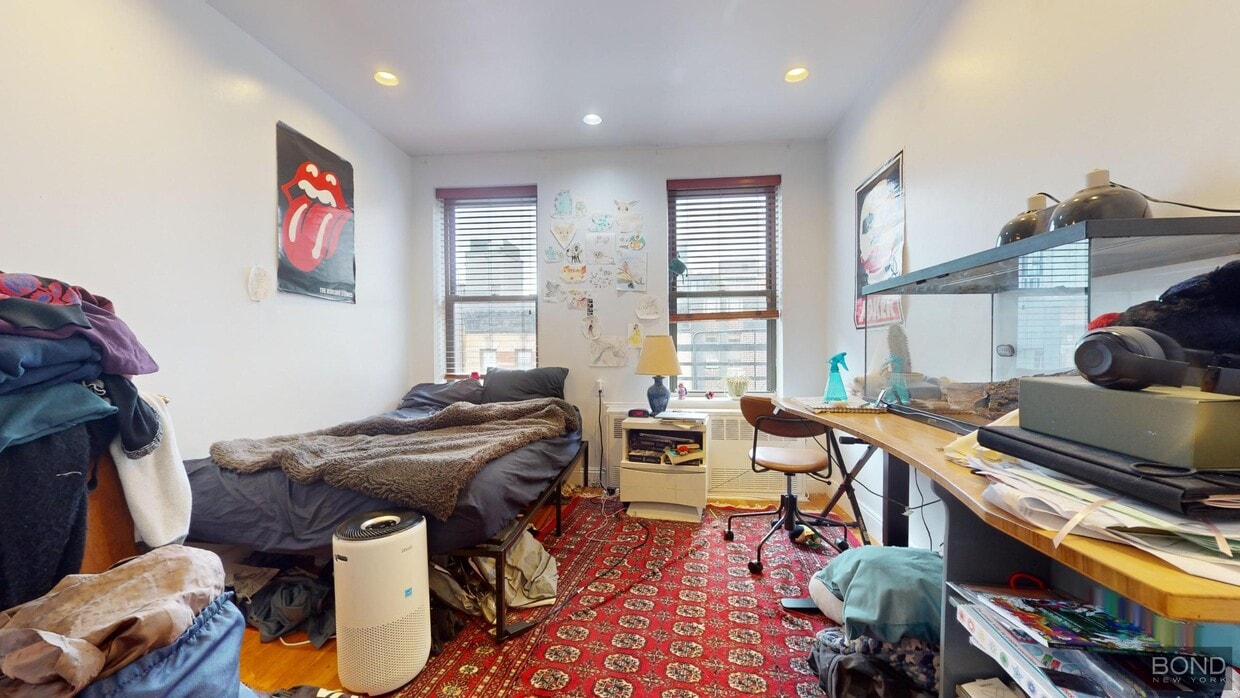Primary Photo - 246 W 22nd St