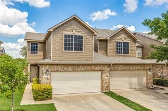 Building Photo - 913 Englewood Ln