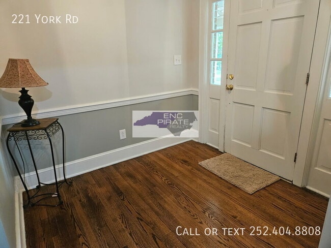 Photo - 221 York Rd- House