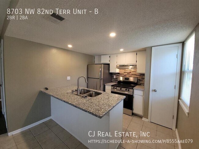 Foto del edificio - 8703 NW 82 Terrace