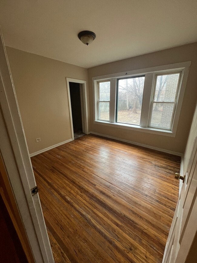 Photo - 7116 S Harvard Ave (Chicago, IL) Apartment