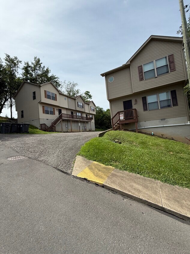 Foto principal - 859 E Saint Johns St
