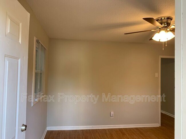 Foto del edificio - 2420 Owen St