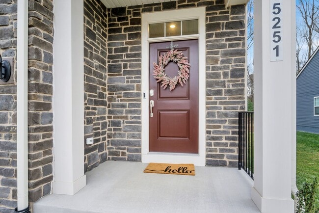 Building Photo - Spacious 3 Bedroom 3.5 Bath Townhome with Finished Basement & First-Floor Suite Near I-64