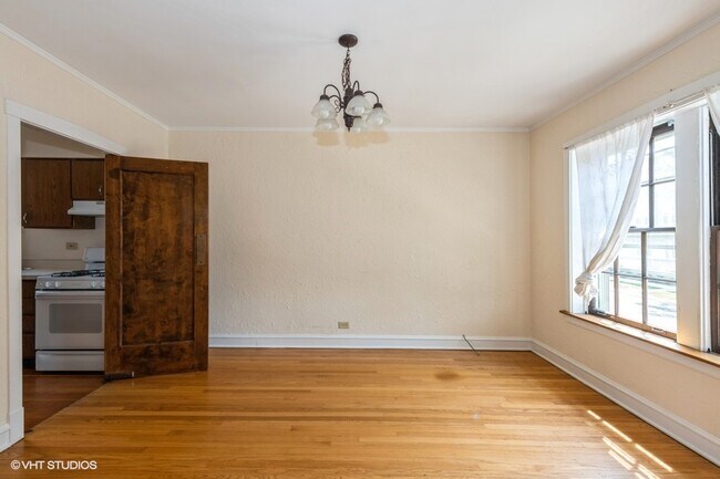 Foto del edificio - 6881 N Overhill Ave