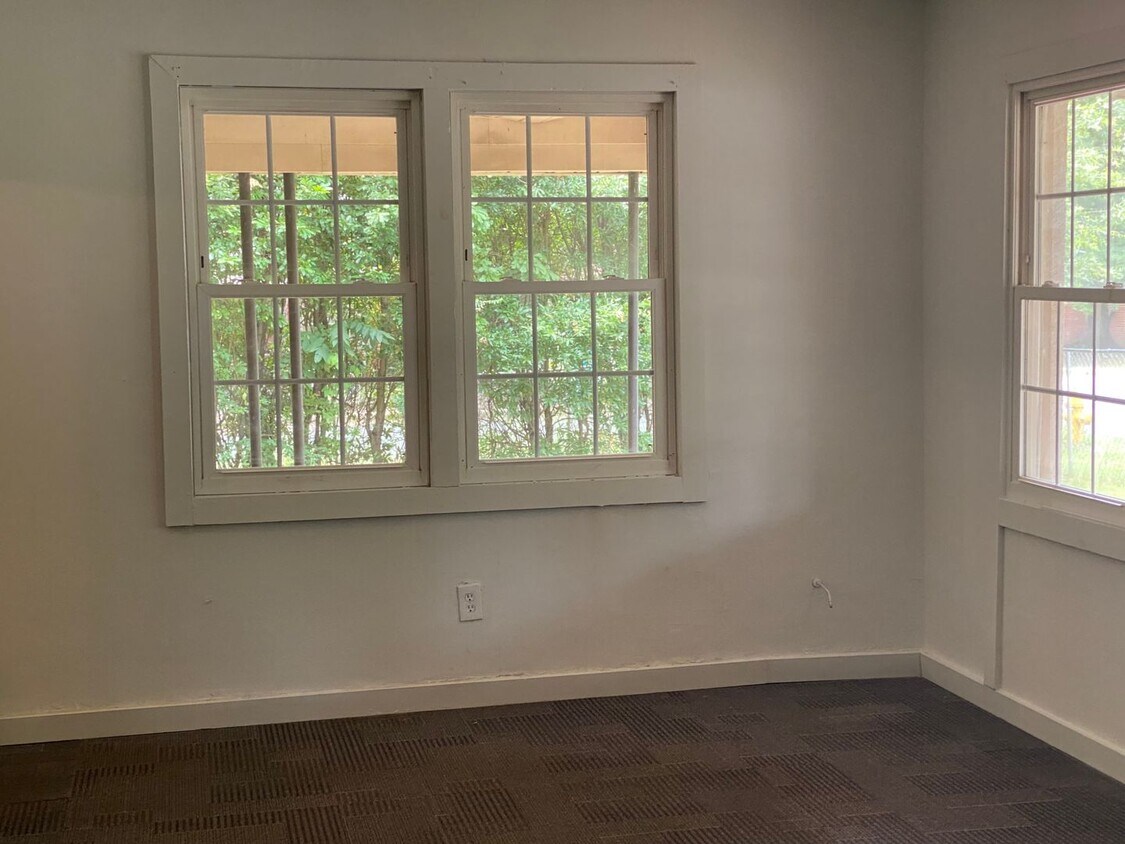 Foto principal - Coming Soon! 2 Bedroom 1 Bath Home!