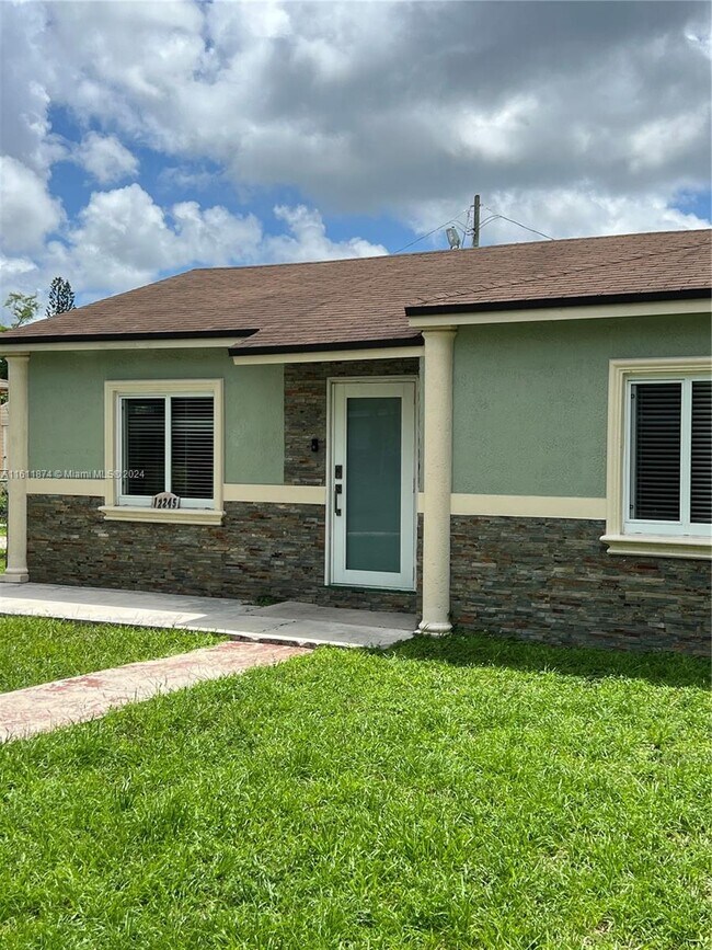 Foto del edificio - 12245 NW 10th Ave