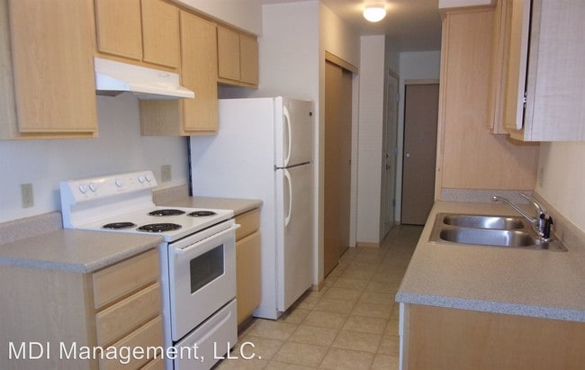 Building Photo - 300 Sand Ridge Ct