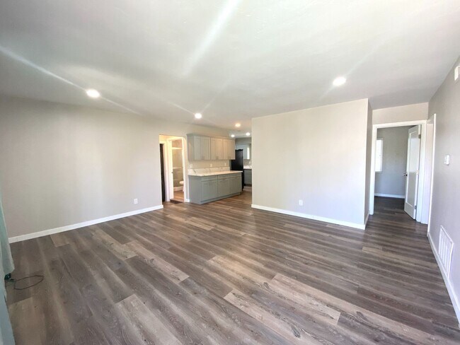 Building Photo - 4BR / 2BA on East Falls w/ Driveway Parking!