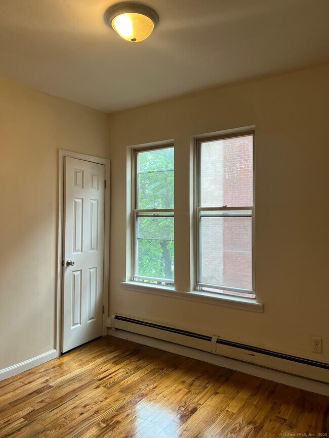 Building Photo - 176 Park Terrace