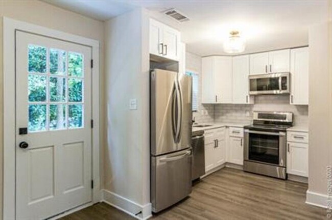 Foto del edificio - 1744 Cambridge Ave