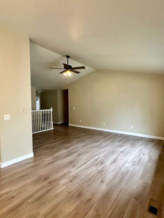 Foto del edificio - Updated 5-Bedroom Windsor Home - Available...