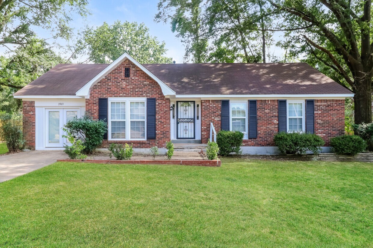 Foto principal - 3965 McWeeny Ave