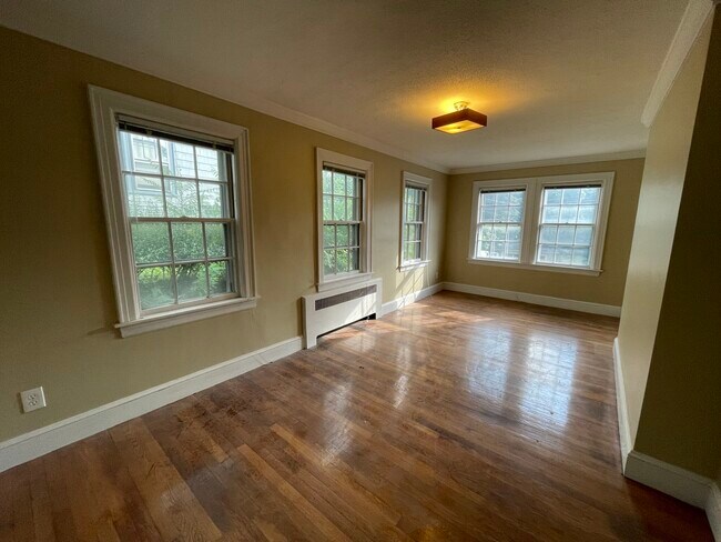 Building Photo - 52 Cypress St