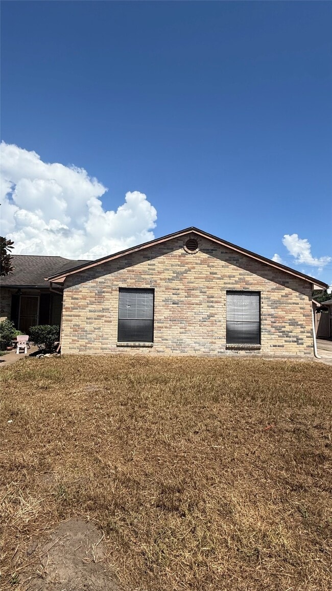 Building Photo - 9511 Bollingbrook Dr