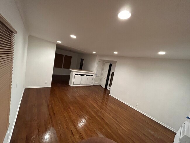 Building Photo - 5218 Hermitage Ave