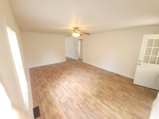 Foto del edificio - 2727 Peanut Rd