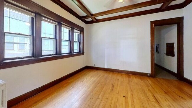 Building Photo - 111 E Gorham St