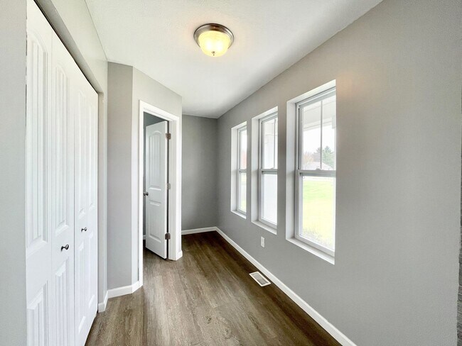Building Photo - Four Bedroom Home in Fruitport