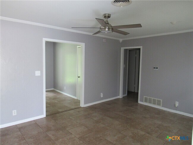 Building Photo - 2211 Patricia Cir