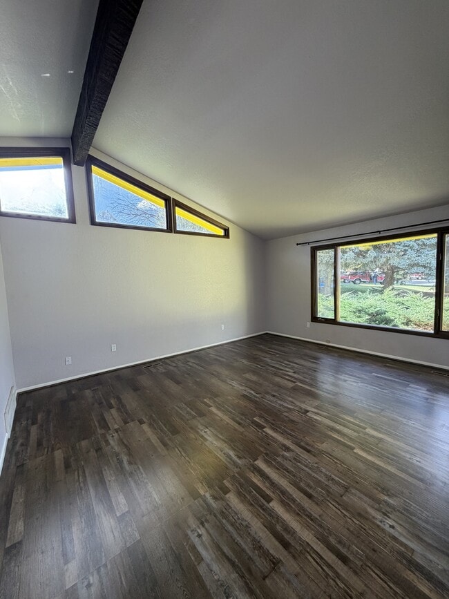 Foto del edificio - 181 Erickson Ct E