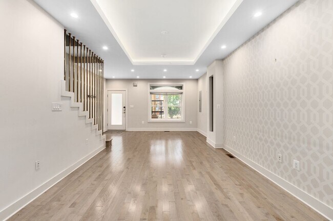Foto del edificio - Experience stunning design and modern finishes in Columbia Heights!