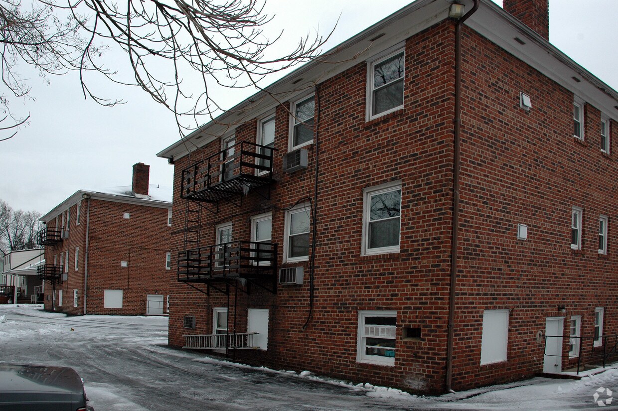 Foto del edificio - 15 Brokaw Blvd