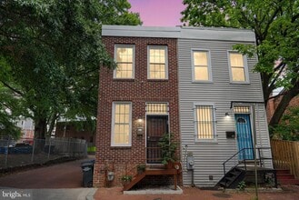 Building Photo - 403 Franklin St NW