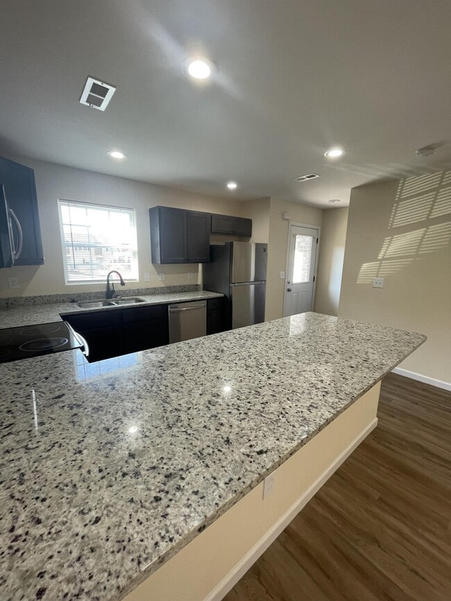 Foto del edificio - 923 Warrior Hill Dr