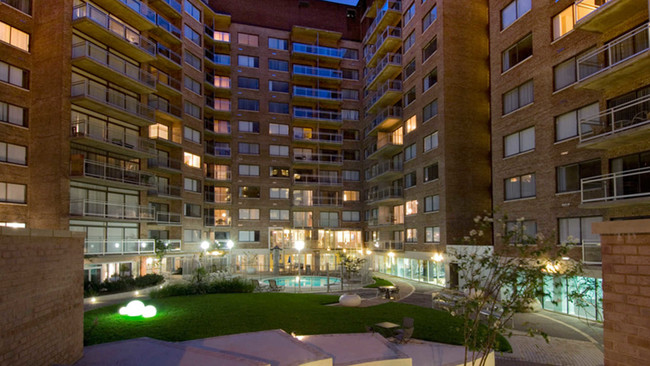 Courtyard with Pool - The Flats at Dupont Circle