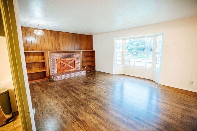 Building Photo - 3310 G St