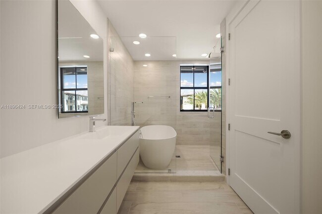 Foto del edificio - 7498 SW 100th St