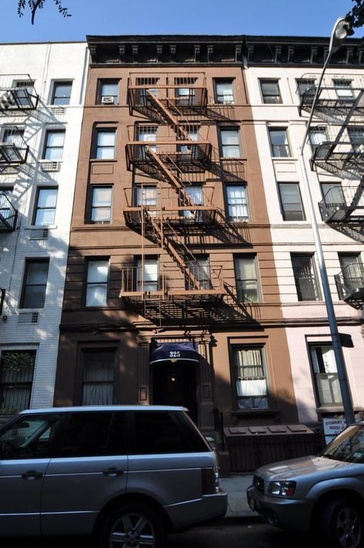 Building Photo - 351 E 83rd St