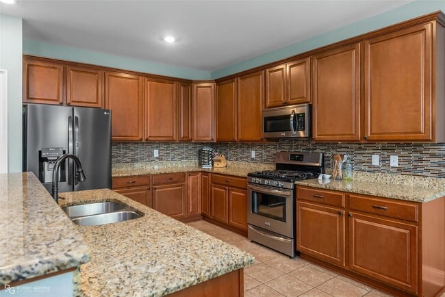Building Photo - Gated community across from Calvary Baptis...