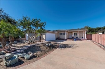 Building Photo - 535 Camino de Encanto