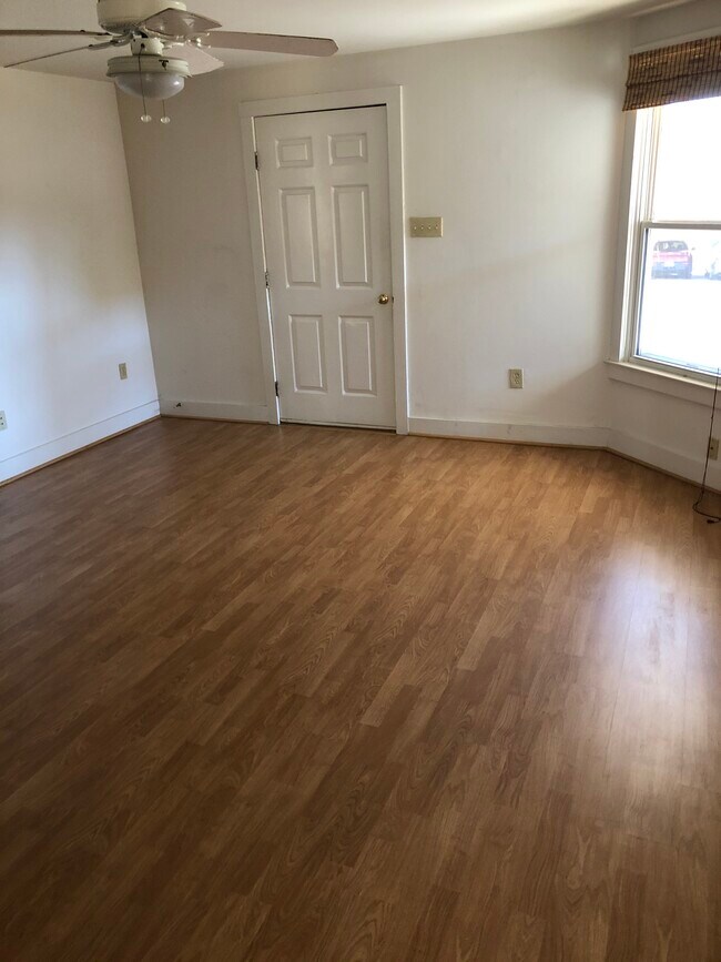 Living Roonm - 903 Montreat Rd
