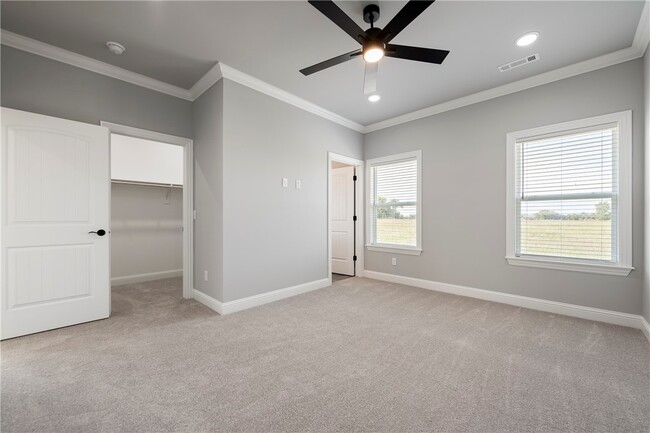 Building Photo - 2811 SW Hampshire Ave