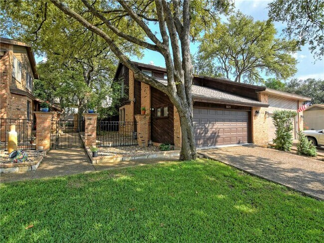 Foto del edificio - 8123 Forest Mesa Dr