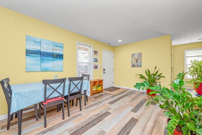 Foto del edificio - 9573 6th Bay St