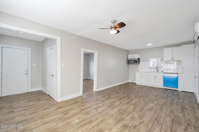 Foto del edificio - 419 W 9th St