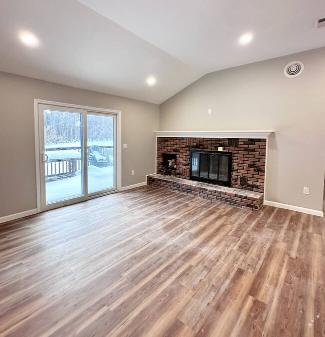 Building Photo - 521 Middleline Rd