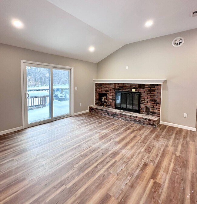 Foto del edificio - 521 Middleline Rd