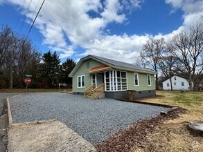 Building Photo - 926 Logan St