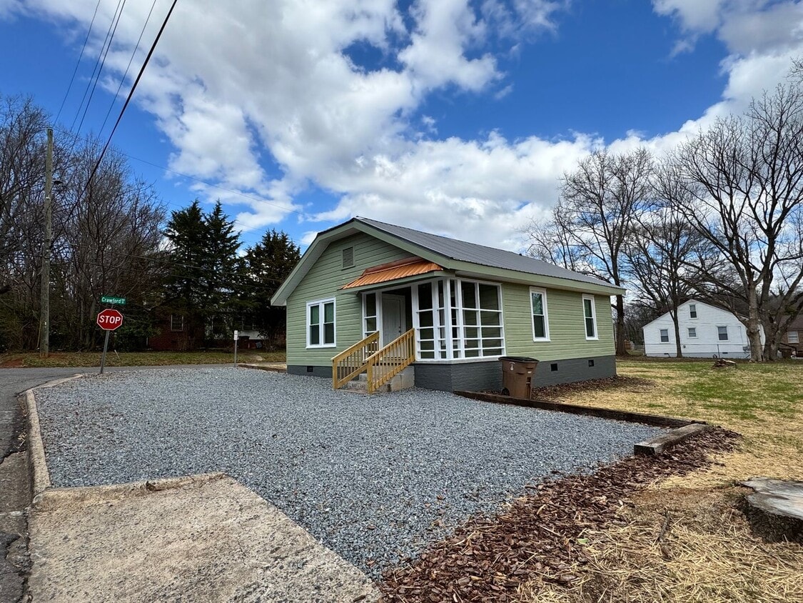 Primary Photo - 2/1 House currently being remodeled. Shoul...