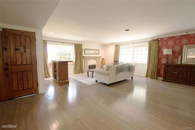 Building Photo - 4 br, 2 bath House - 3649 Sapphire Dr