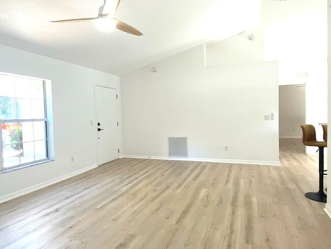 Building Photo - Beautifully Remodeled New Smyrna Beach Home!